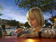 diner with iphone